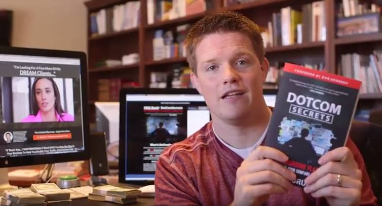 Dotcom Secrets Book with Russell Brunson - Book review